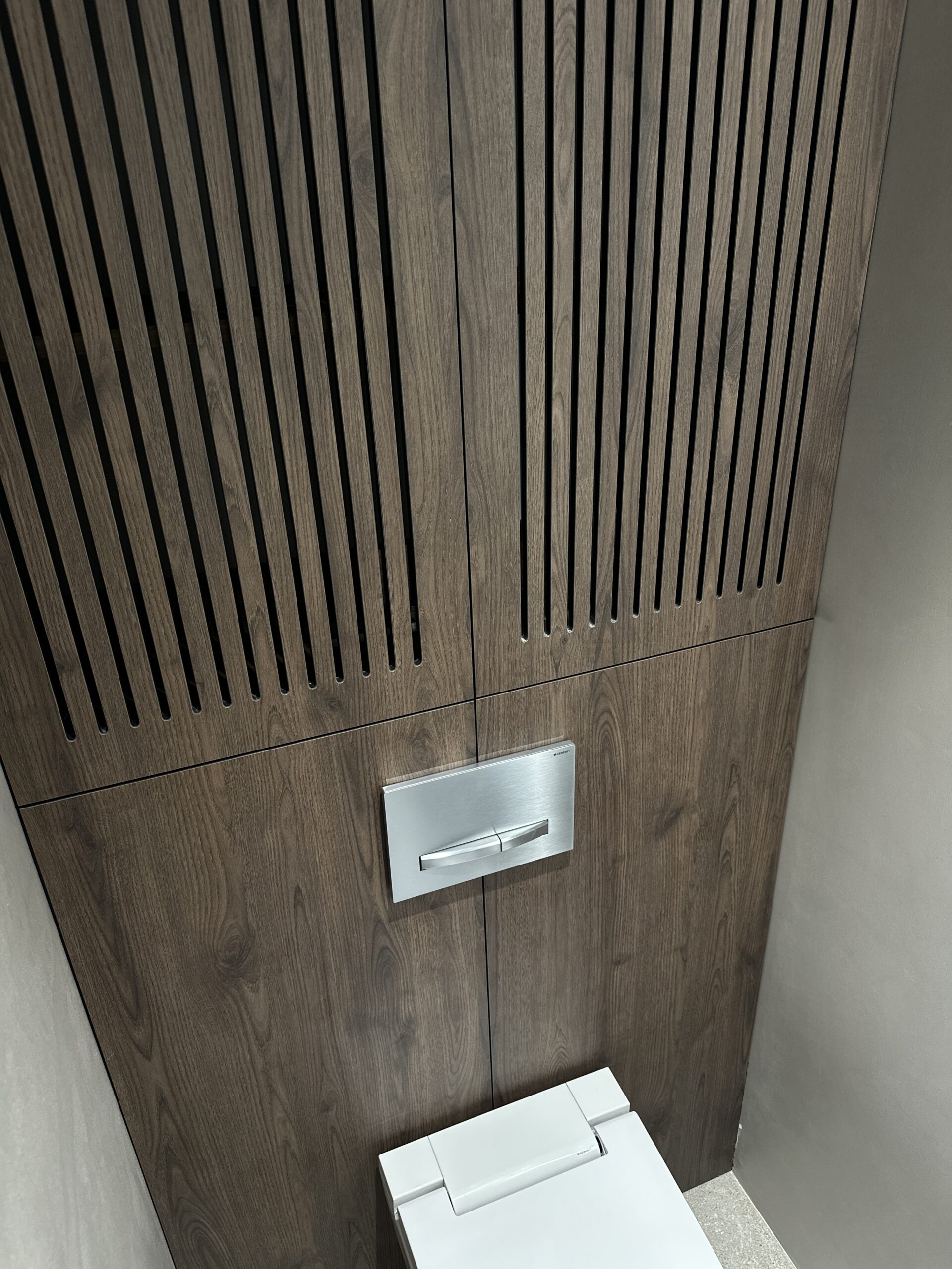 Меблі у ванну кімнату з компакт-плити