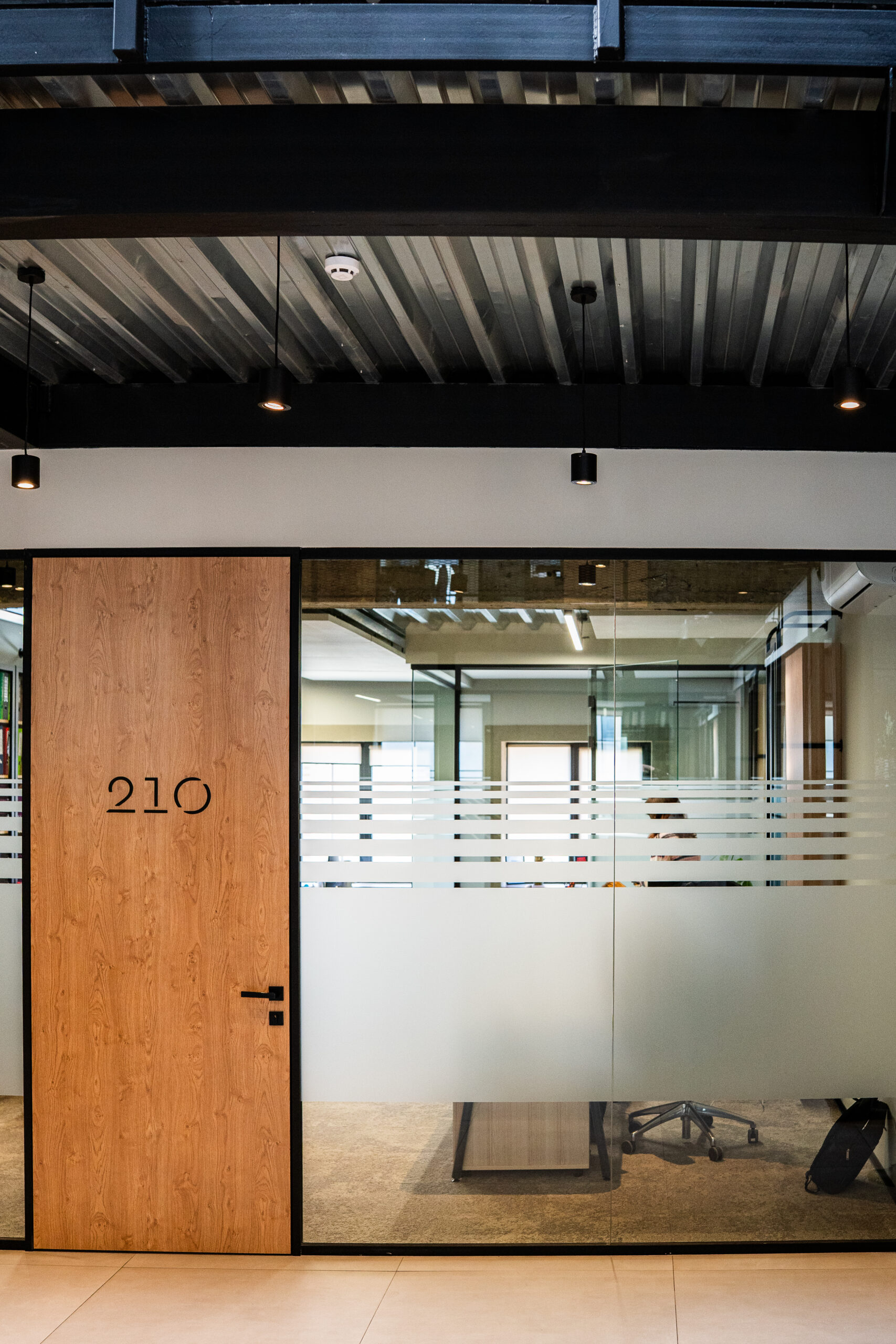 Двері з HPL, проєкт Loft, дизайн-бюро Hochu Rayu