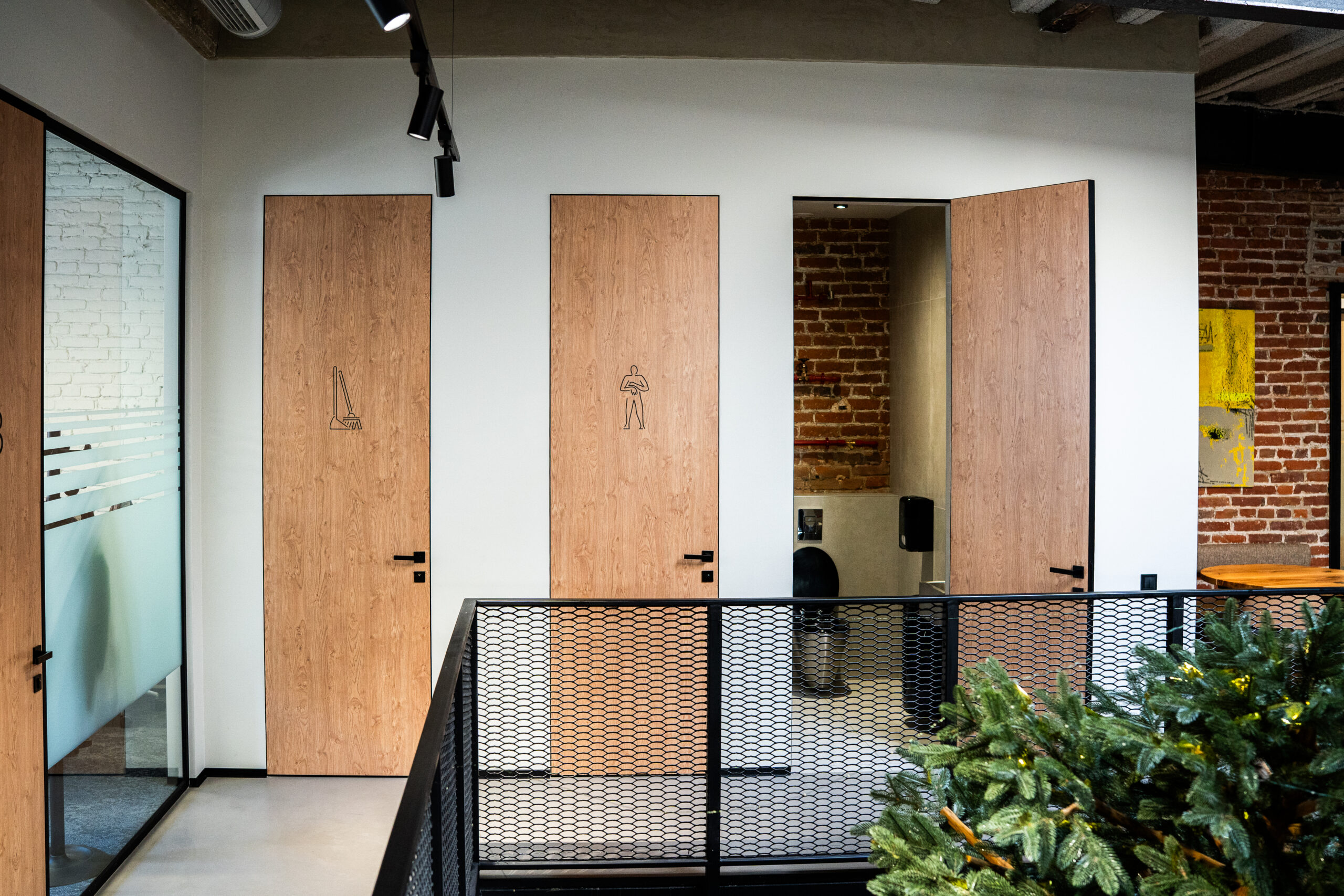 Двері з HPL, проєкт Loft, дизайн-бюро Hochu Rayu